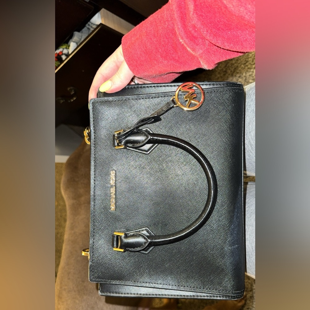 Michael kors cross body. Used, good condition